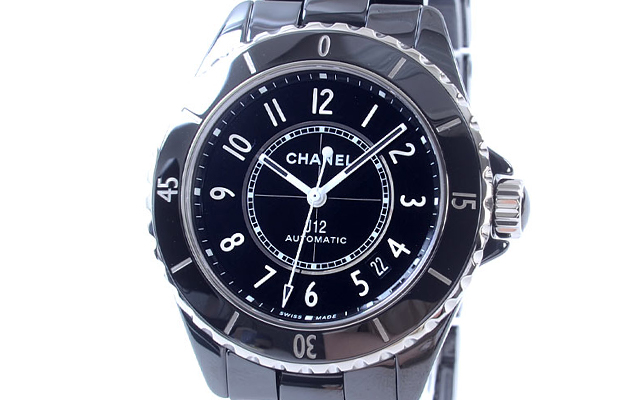 シャネルの腕時計J12は男性にこそおすすめ！その魅力を解説｜ブランド